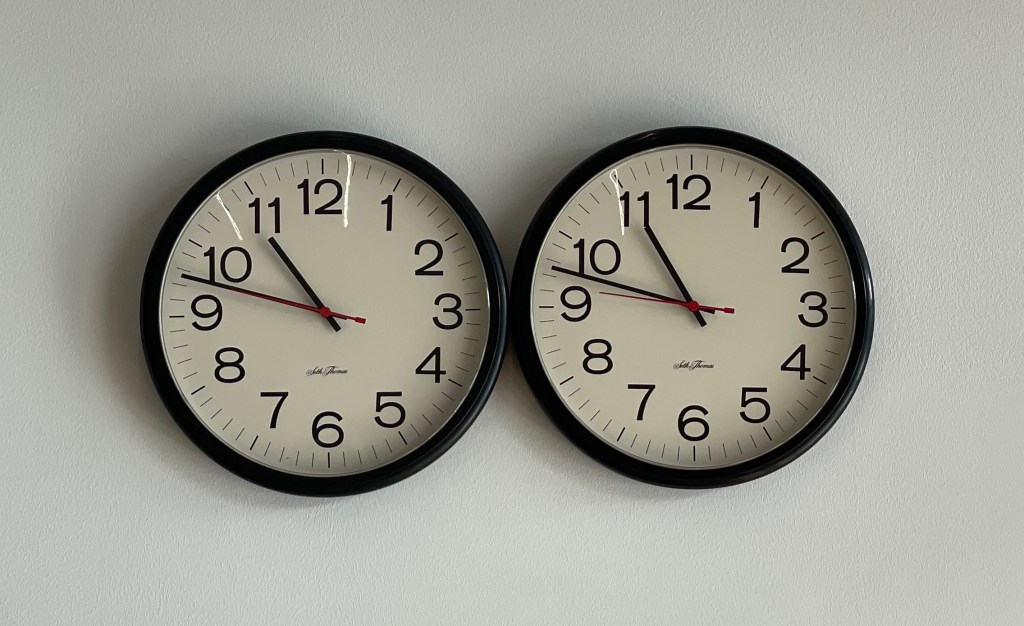 Félix González-Torres, "Untitled" (Perfect Lovers) (1987-1990)